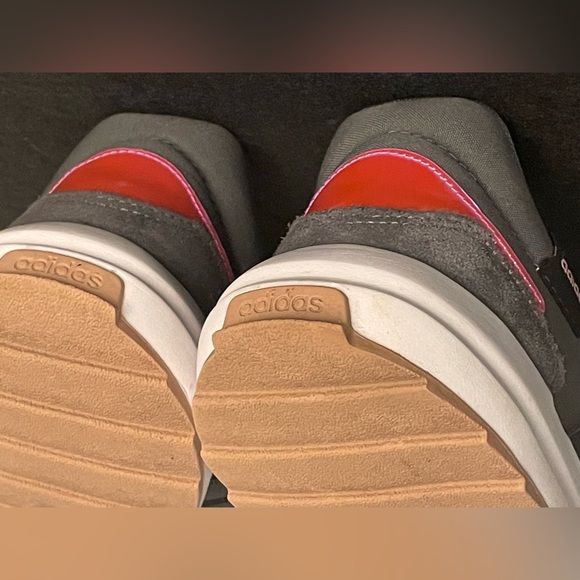 ADIDAS RETRO RUN DARK GRAY SNEAKERS, 3 SIDE STRIPES PINK ACCENTS, WOMEN’S SIZE 8 - Picture 2 of 12